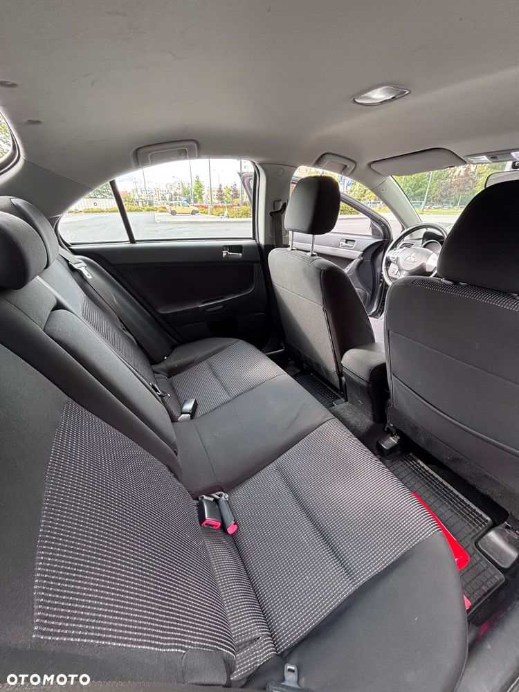 Mitsubishi Lancer 1.5 Invite - 10