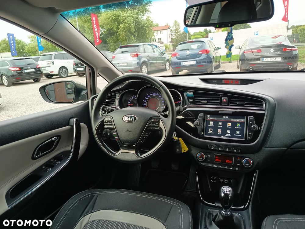 Kia Ceed 1.6 GDI Dream Team Edition - 20