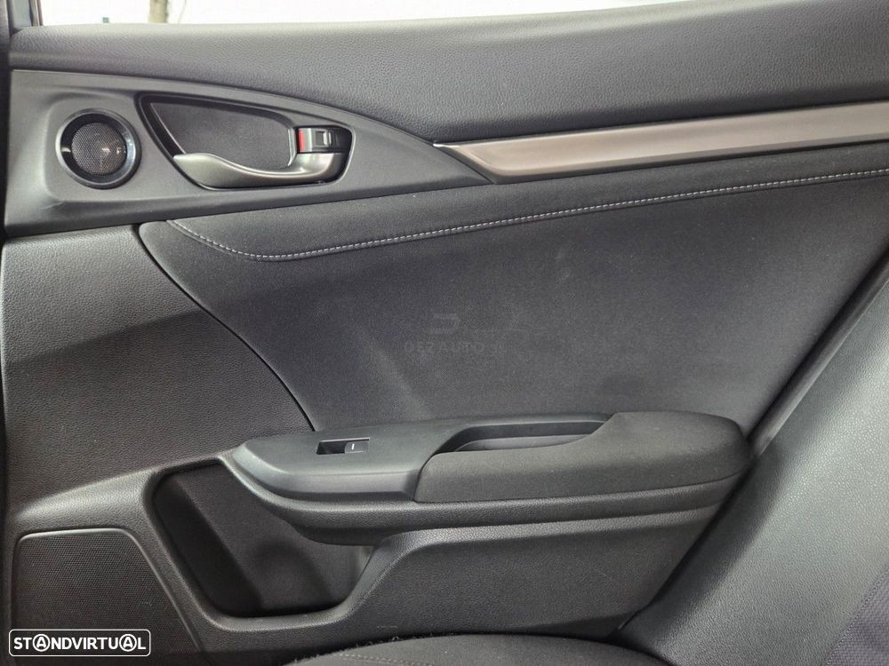 Honda Civic 1.0 i-VTEC Elegance Navi CVT - 17