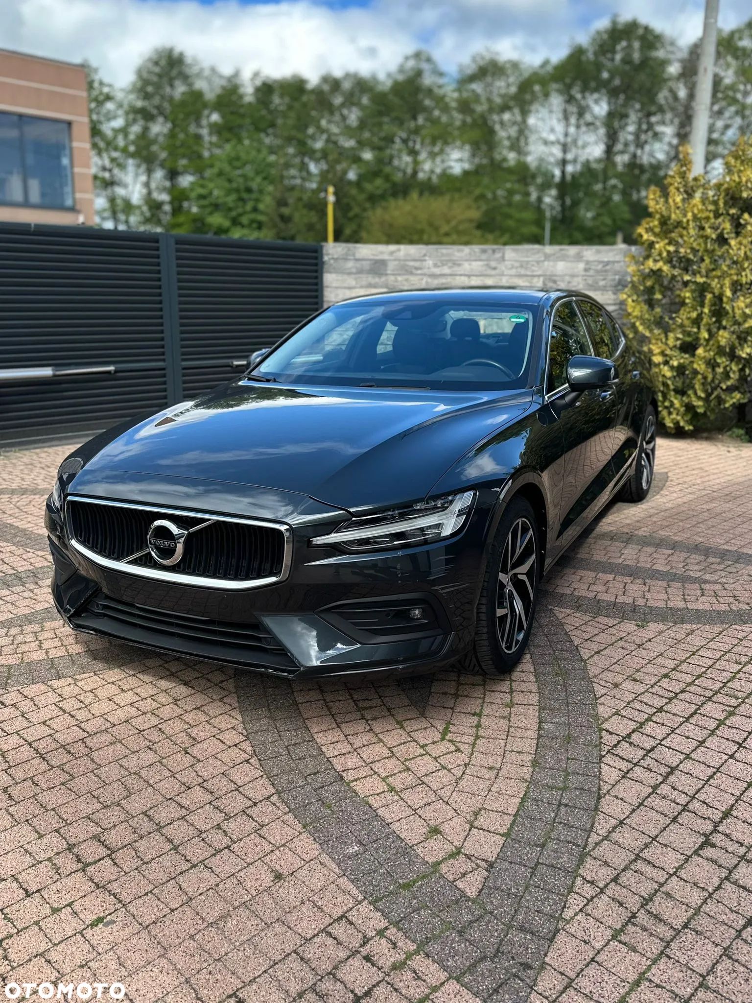 Volvo S60 T4 Drive-E Dynamic Edition (Momentum) - 1