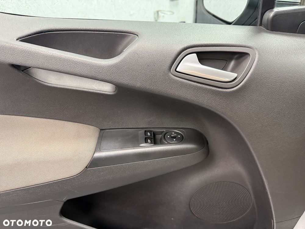 Ford Tourneo Courier - 18