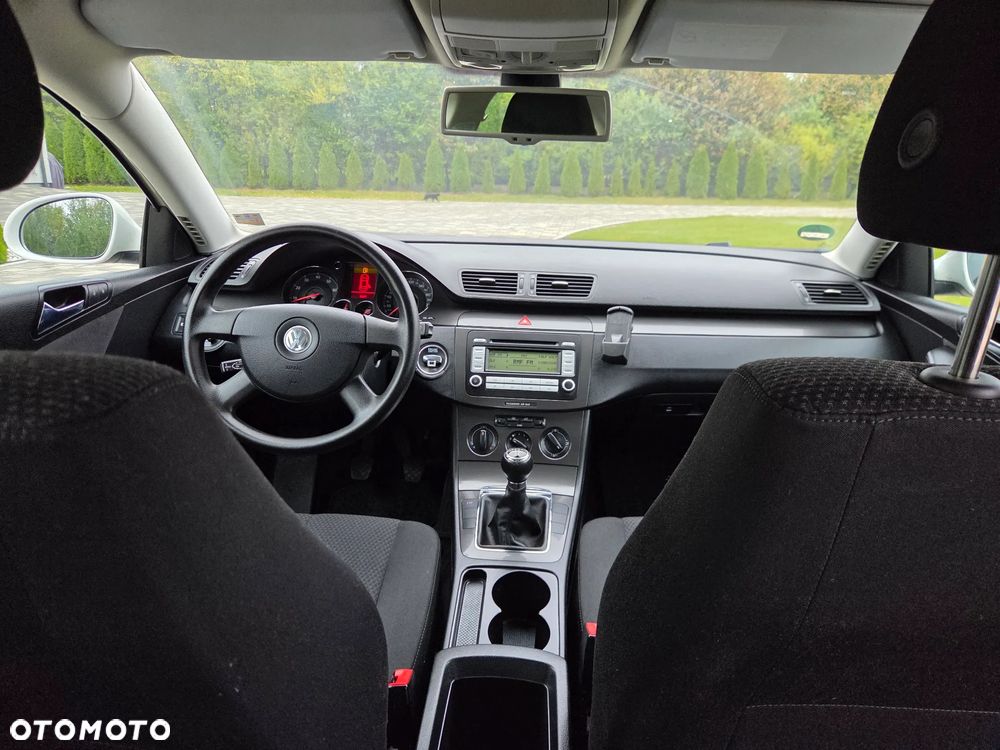 Volkswagen Passat 1.6 Exclusive - 24