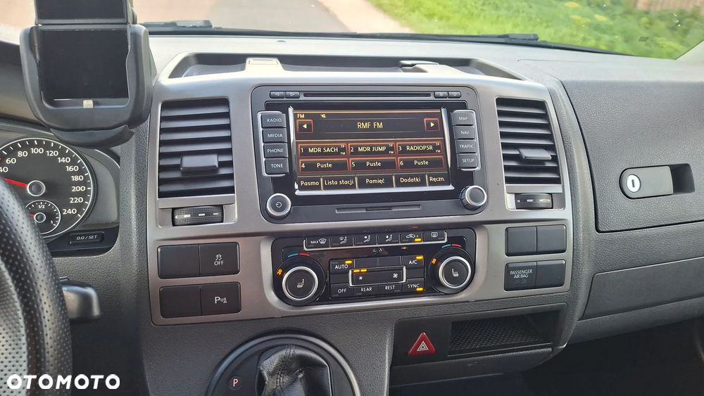 Volkswagen Caravelle - 33