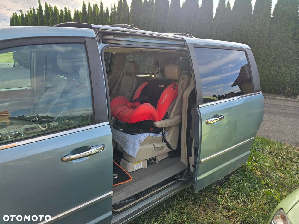 Chrysler Town & Country - 9