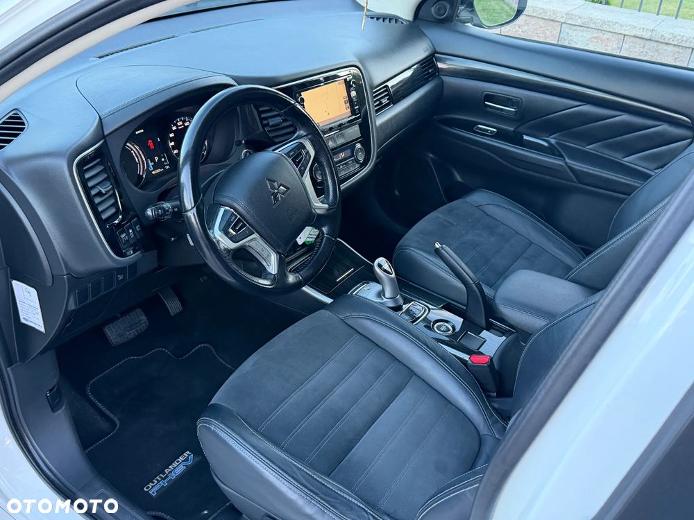 Mitsubishi Outlander 2.0 4WD Plus - 11