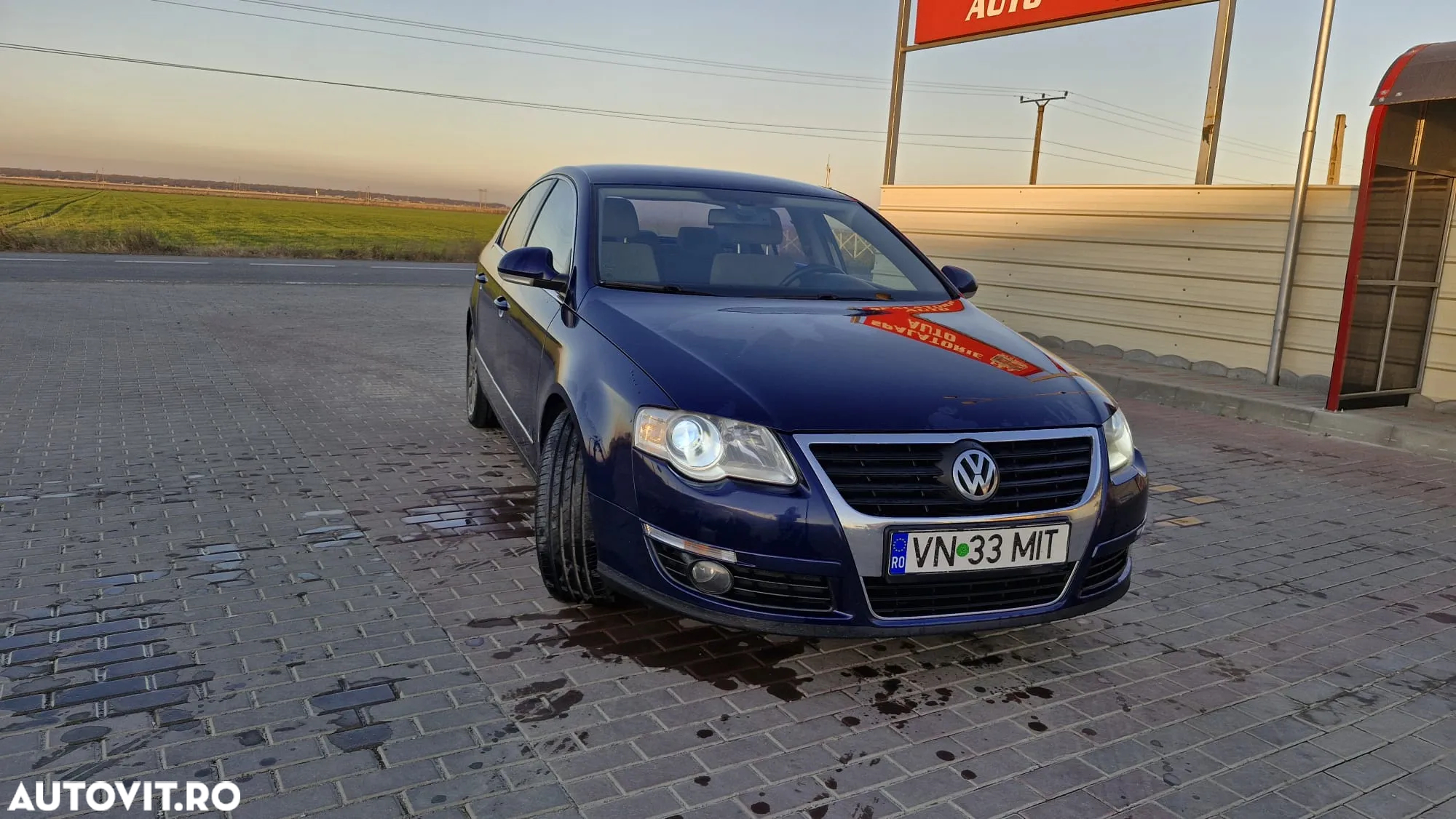 Volkswagen Passat 2.0TDI Comfortline DPF Bluemotion Technology - 2