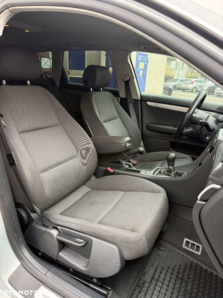 Audi A4 Avant 2.0 TDI - 10