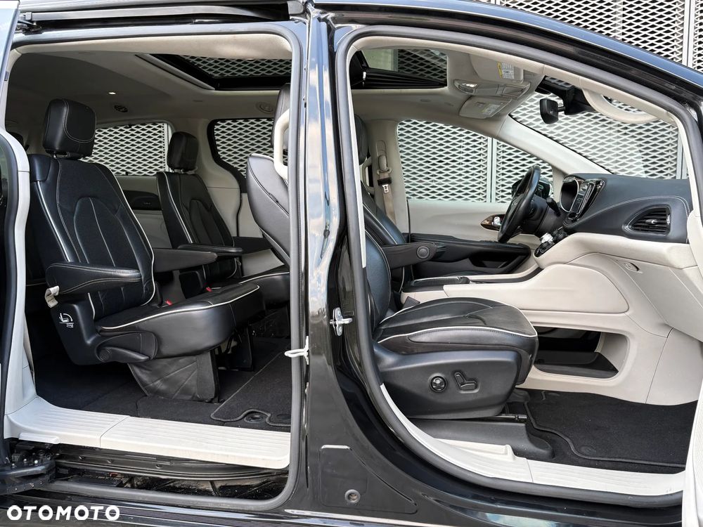 Chrysler Pacifica - 16