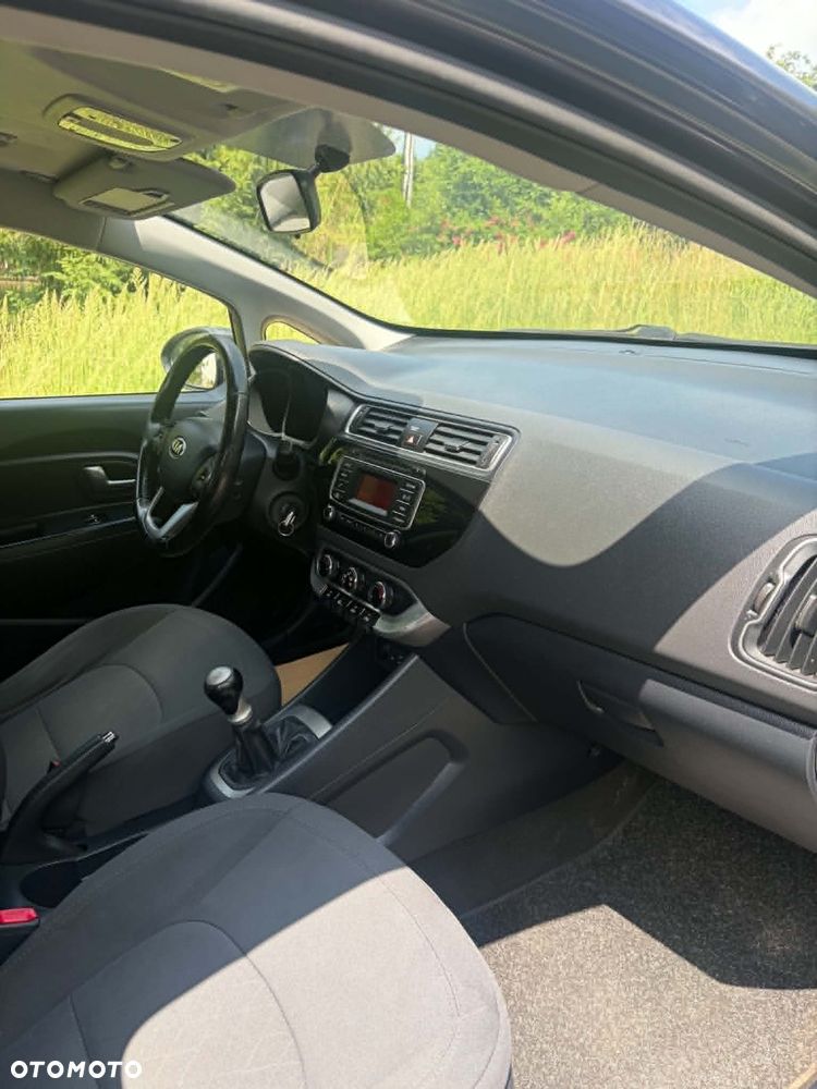 Kia Rio 1.2 L - 12