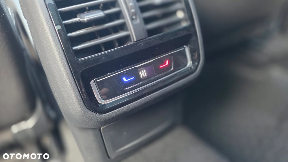 Volkswagen Passat - 30