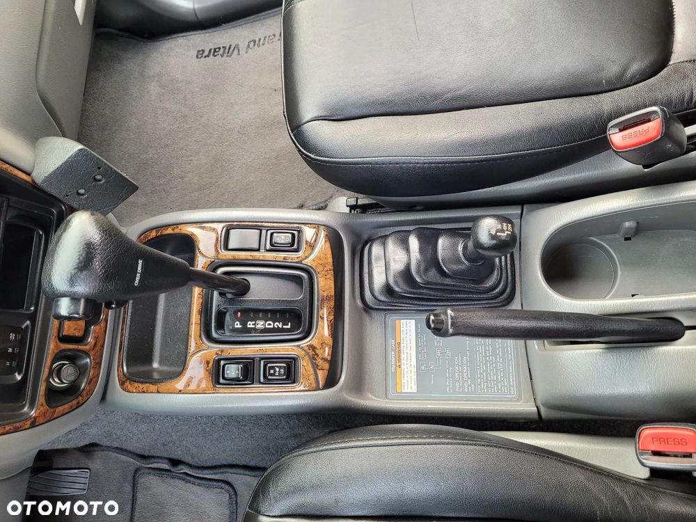 Suzuki Grand Vitara ver-2-5-v6 - 13