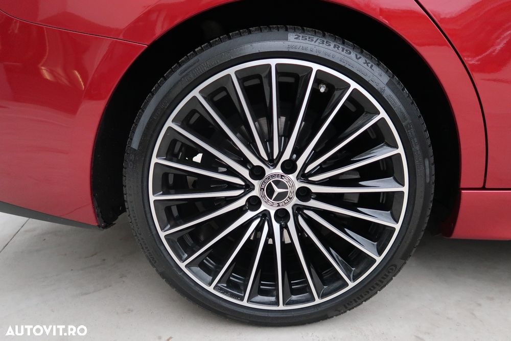 Mercedes-Benz C 300 4MATIC 9G-TRONIC AMG Line - 9