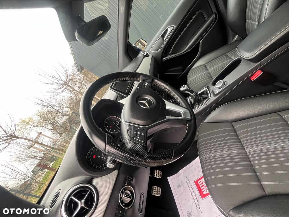 Mercedes-Benz Klasa B 180 (BlueEFFICIENCY) - 29