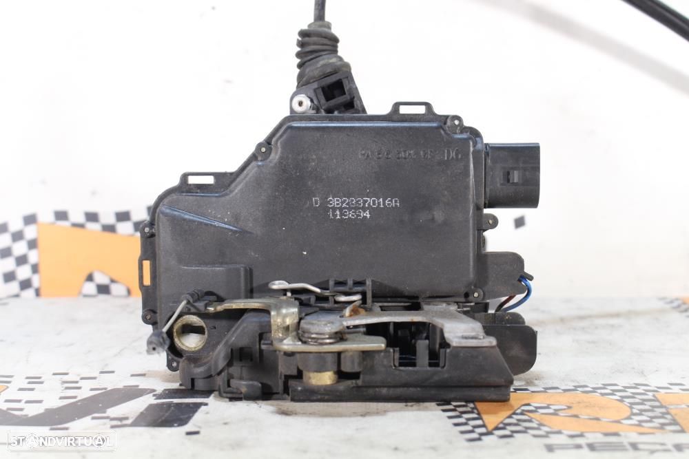 Fecho Da Porta Frente Direita Volkswagen Golf Iv (1J1)  3B2837016a / F - 3