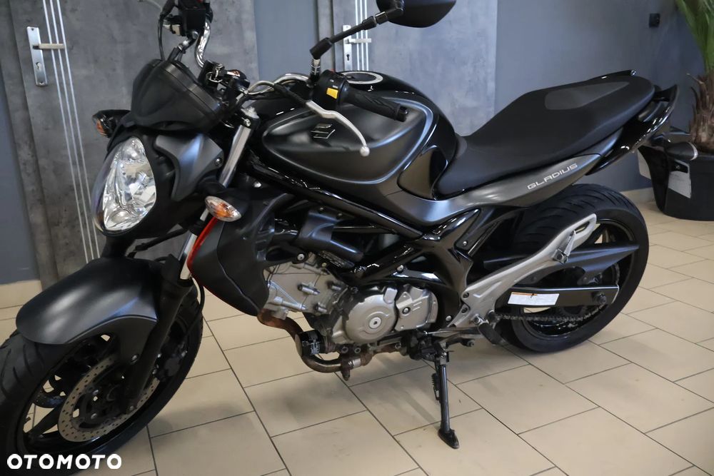 Suzuki Gladius - 15