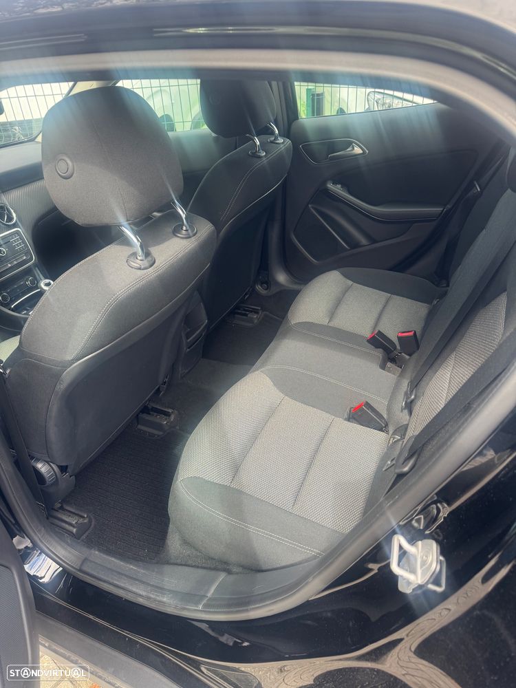 Mercedes-Benz CLA 180 d Shooting Brake - 4