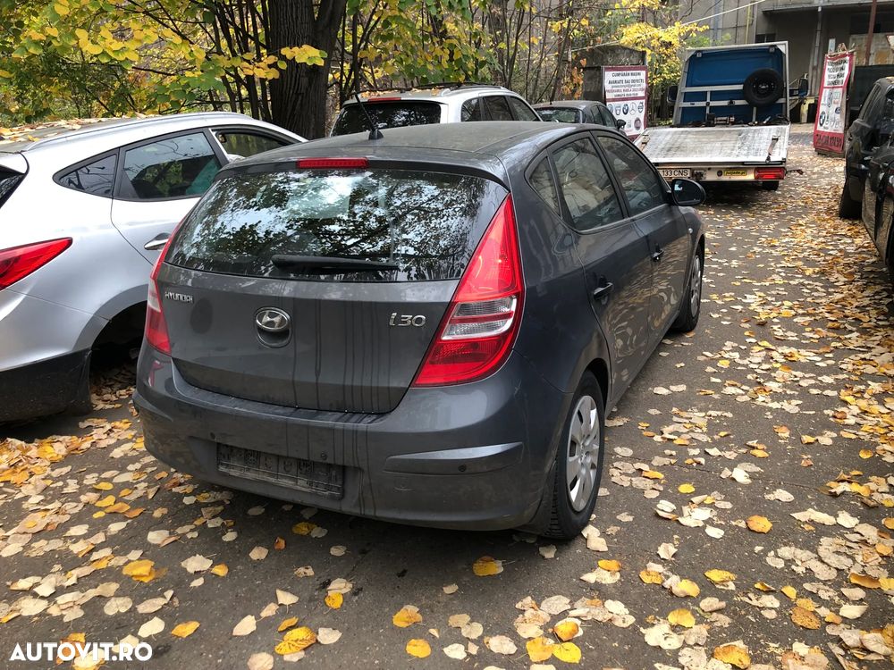Dezmembrez Hyundai I30 2008 benzina gri inchis - 4