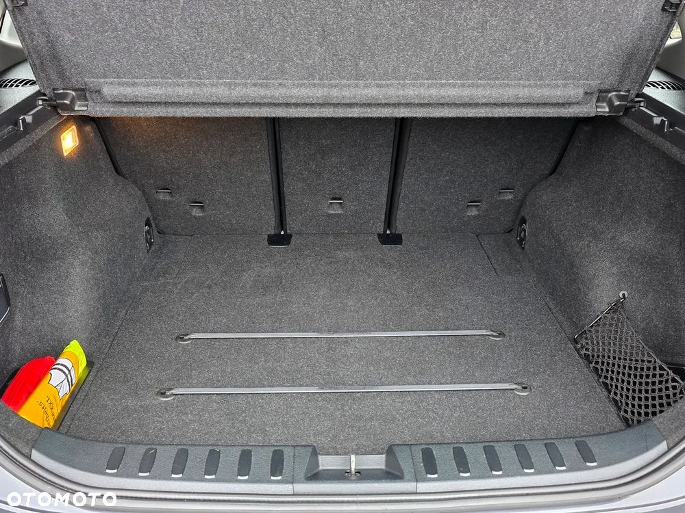 BMW X1 sDrive16d xLine - 33