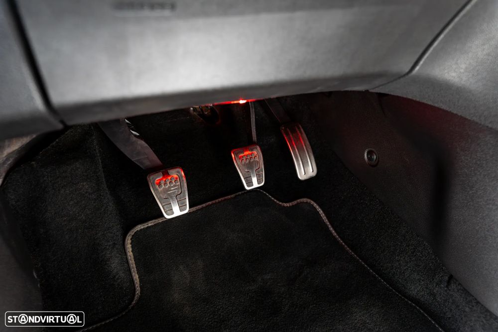 Ford Fiesta 1.6 T ST - 35