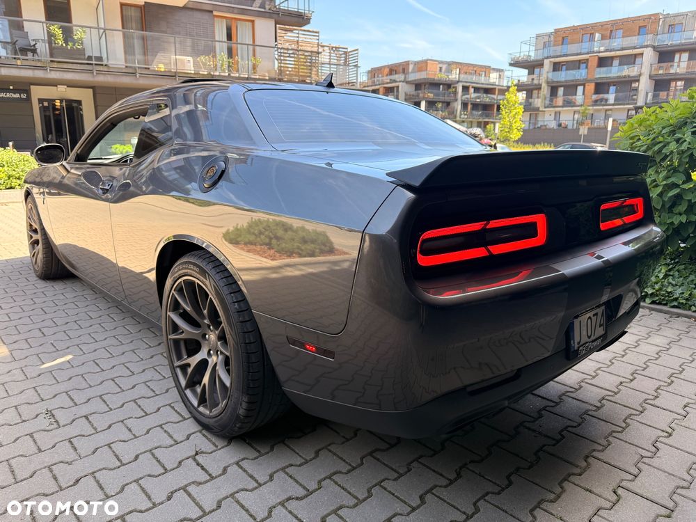 Dodge Challenger - 8