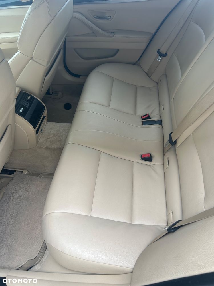 BMW Seria 5 520d xDrive - 11