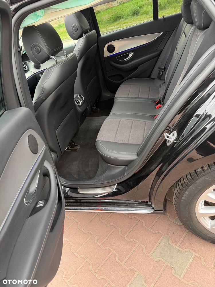 Mercedes-Benz Klasa E 220 d 4Matic 9G-TRONIC Avantgarde - 17