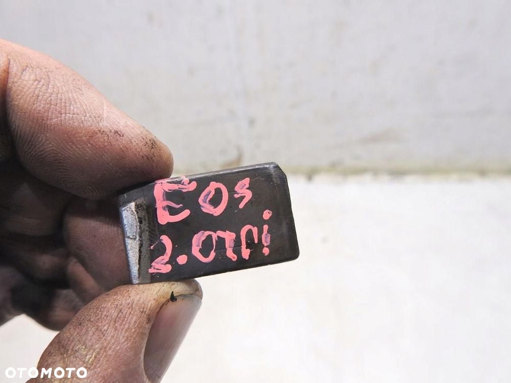 ŁAPKI SZPILKI MOCOWANIE WTRYSKU VW EOS 2.0 TDI - 2