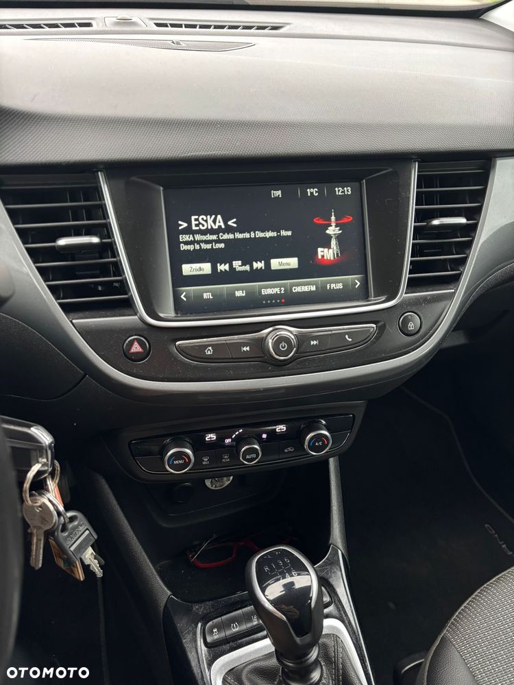 Opel Crossland X 1.2 T Design Line S&S - 12