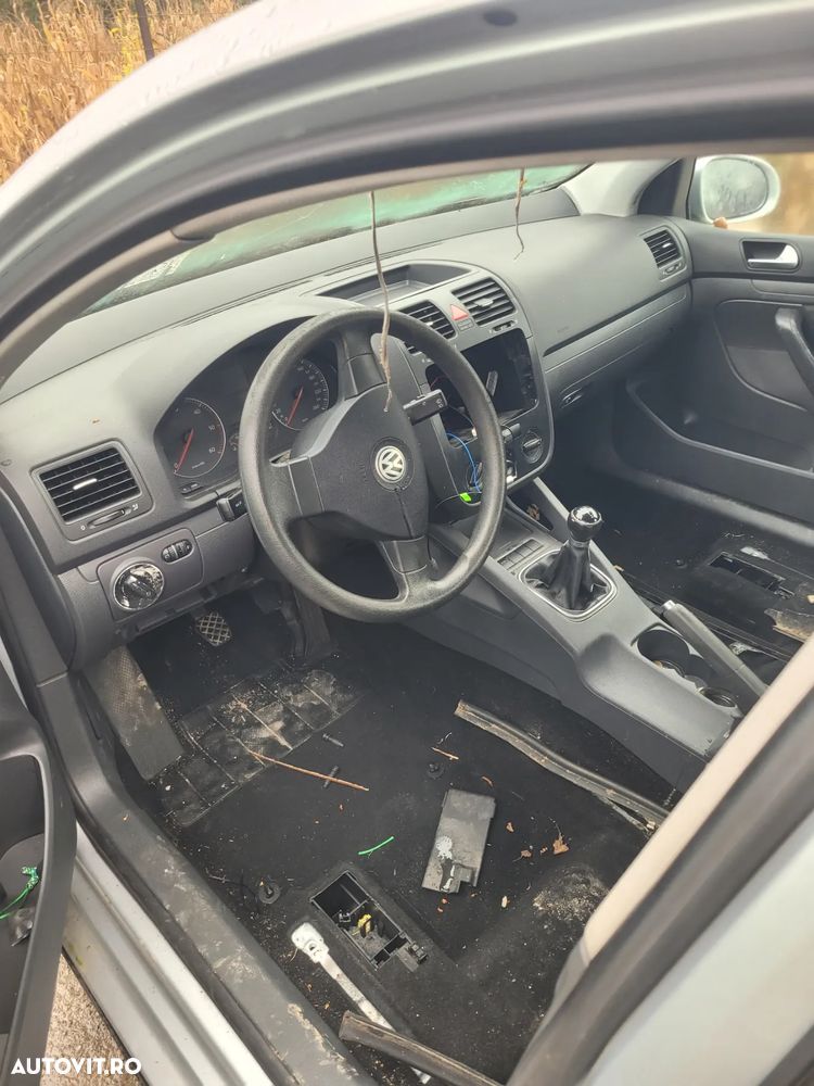 Dezmembrez volkswagen golf 5 - 4