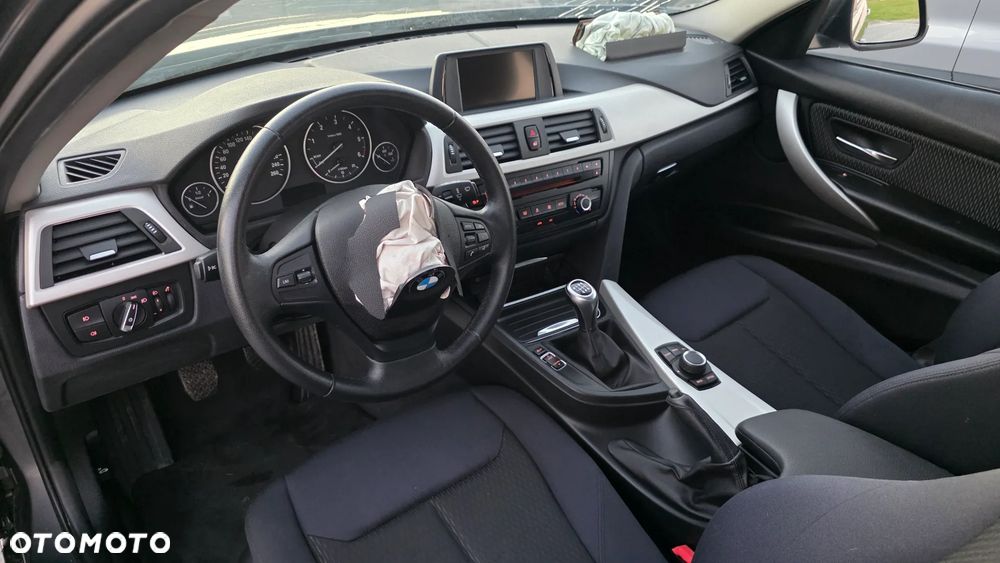 BMW Seria 3 320d xDrive - 6