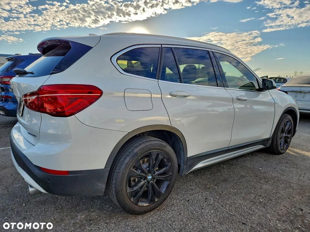 BMW X1 xDrive25i GPF Sport Line - 4