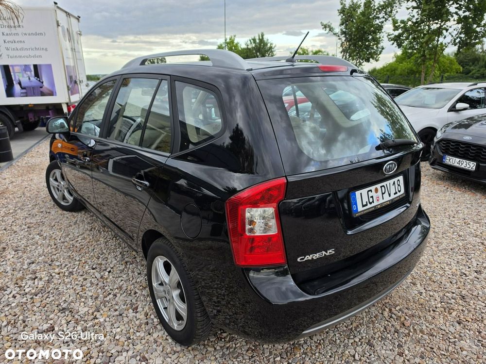 Kia Carens - 9