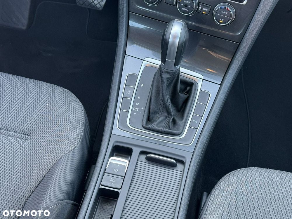 Volkswagen Golf - 37