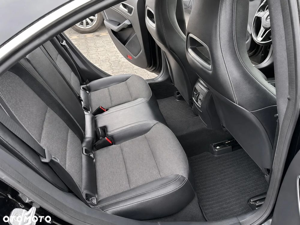Mercedes-Benz CLA 180 BlueEffICIENCY Edition - 23