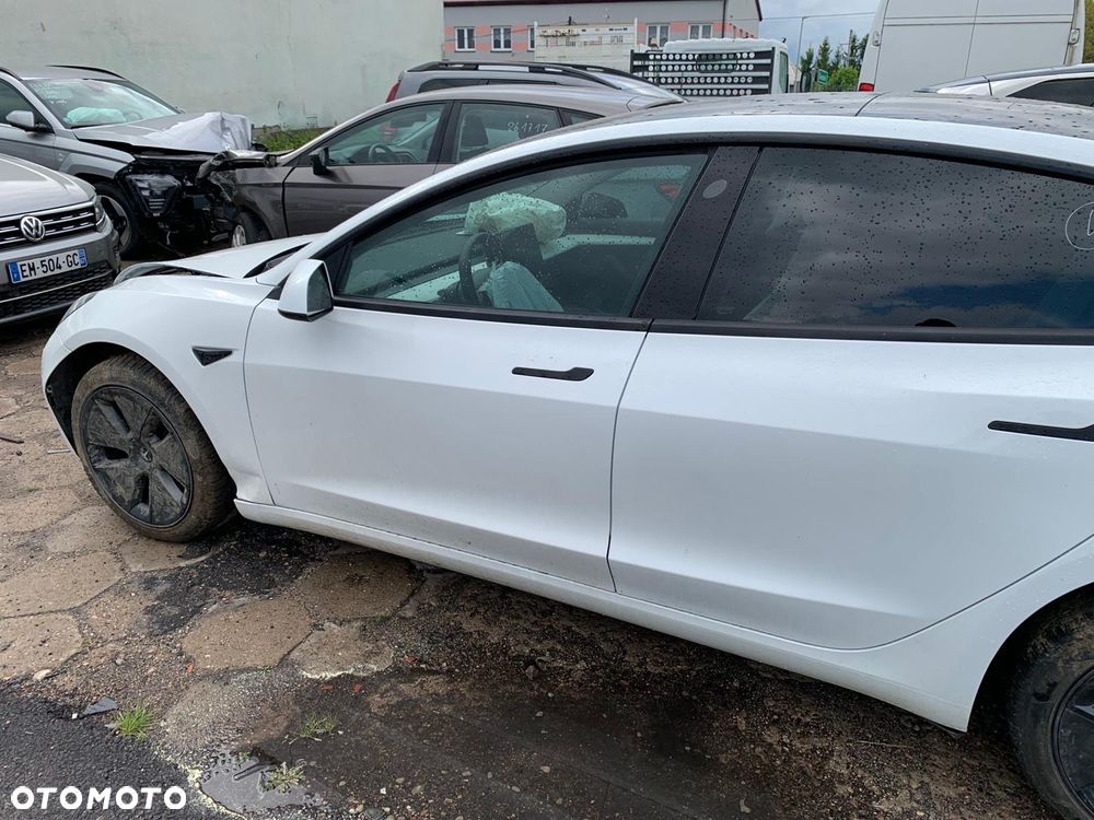 Tesla Model 3 - 7