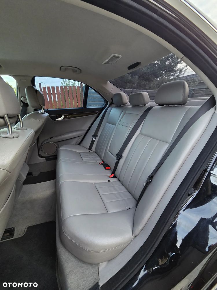 Mercedes-Benz Klasa C 220 CDI Elegance - 24