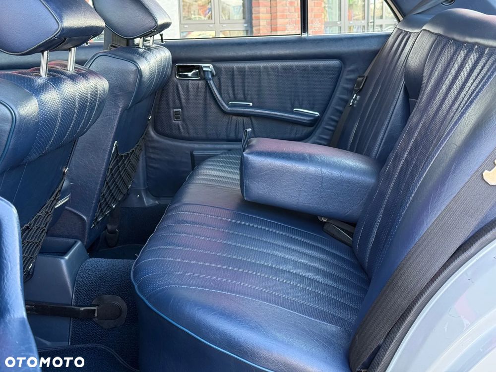 Mercedes-Benz W123 - 21