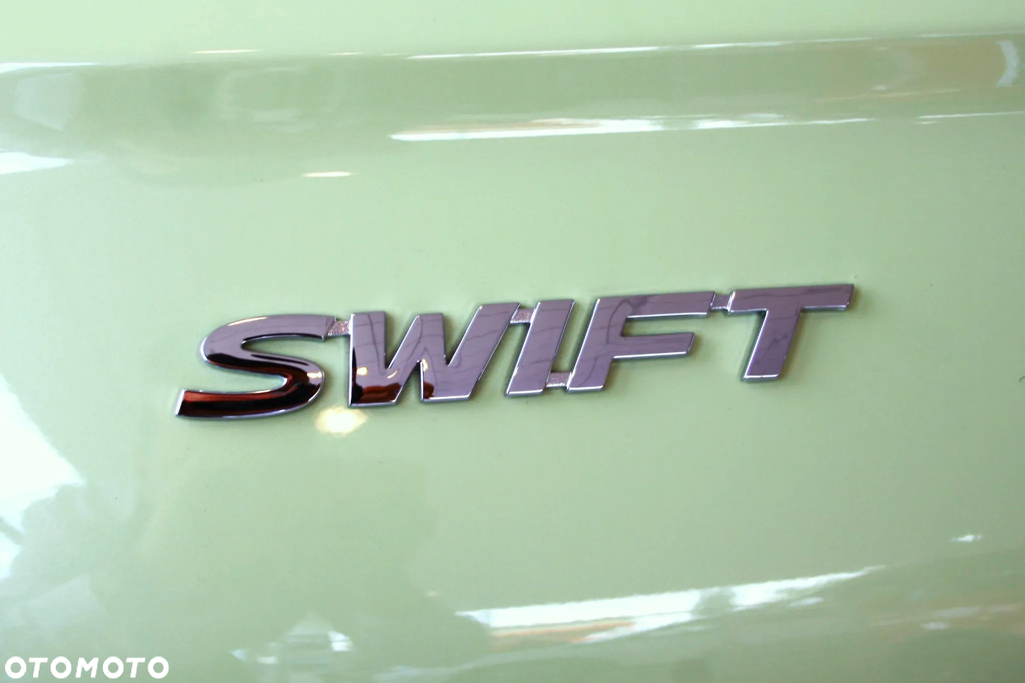 Suzuki Swift 1.2 Dualjet SHVS Premium Plus CVT - 10