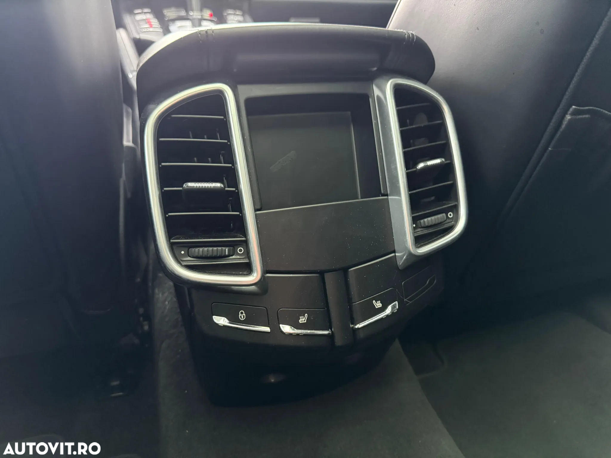 Porsche Cayenne 3.0 L - 29