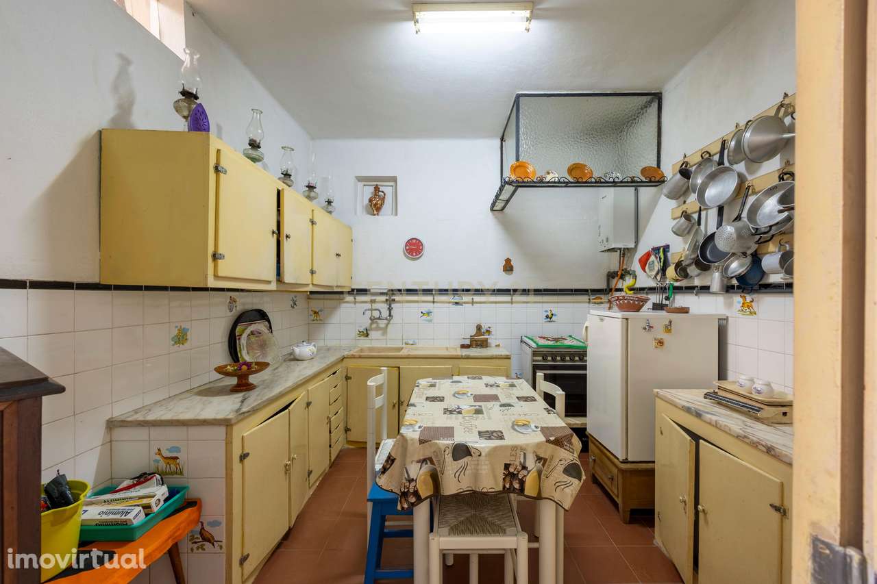 Imóvel T5 para Recuperação Total – Oportunidade Única no Coração de Po - Grande imagem: 3/27