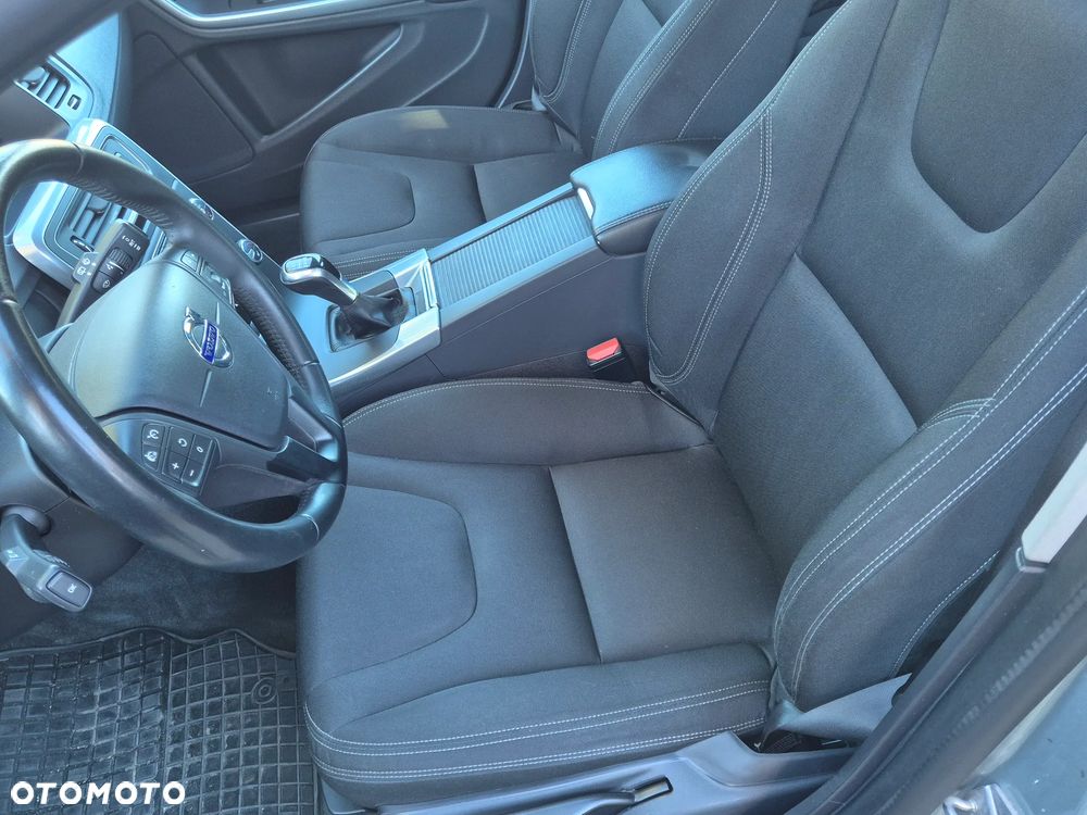Volvo V60 D2 Drive-E Momentum - 11