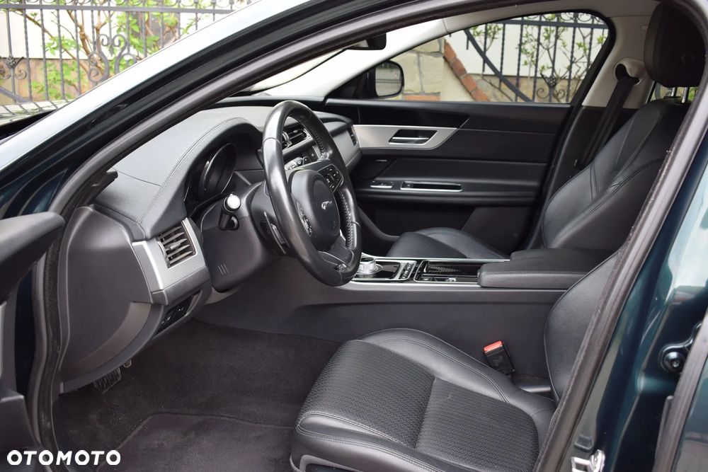 Jaguar XF 3.0 TDV6 Portfolio - 10