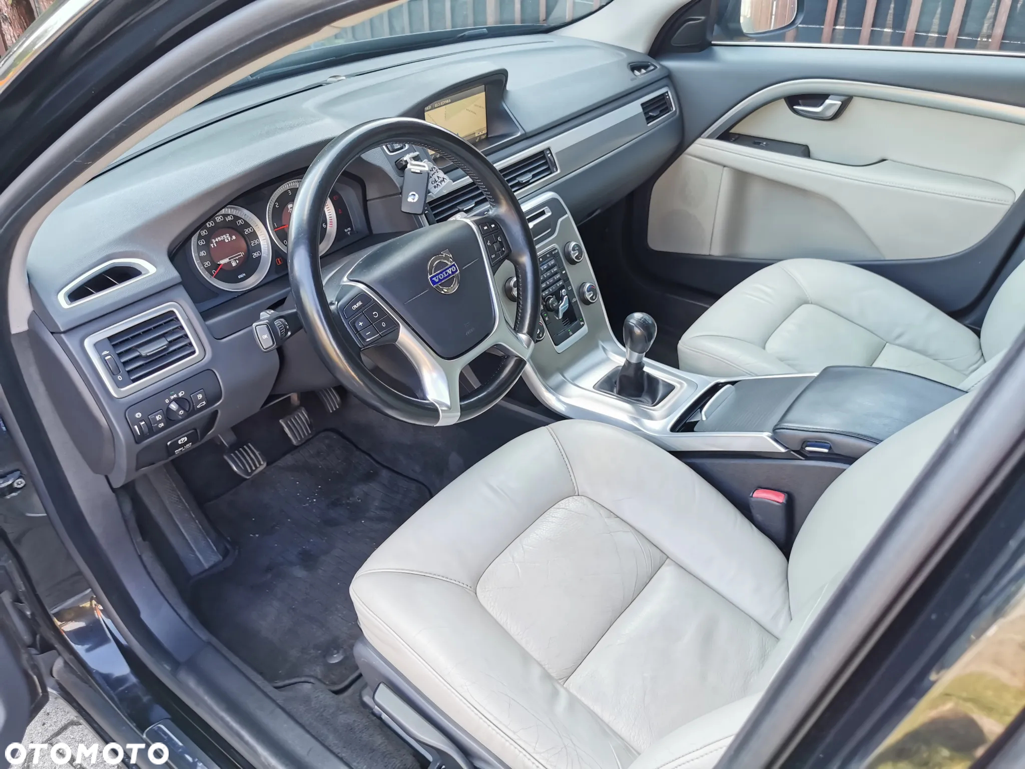 Volvo V70 D4 Momentum - 13