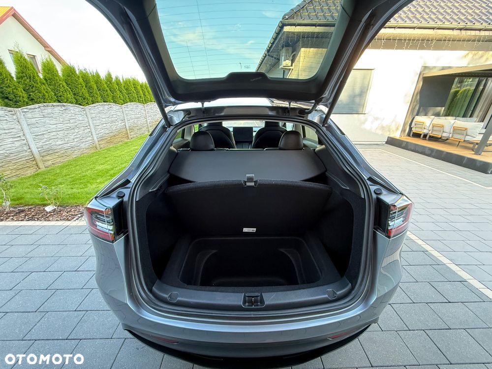 Tesla Model Y Standard - 12