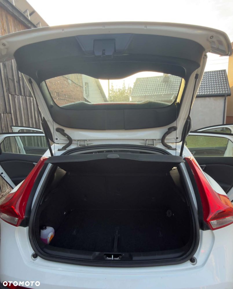 Volvo V40 Cross Country - 6