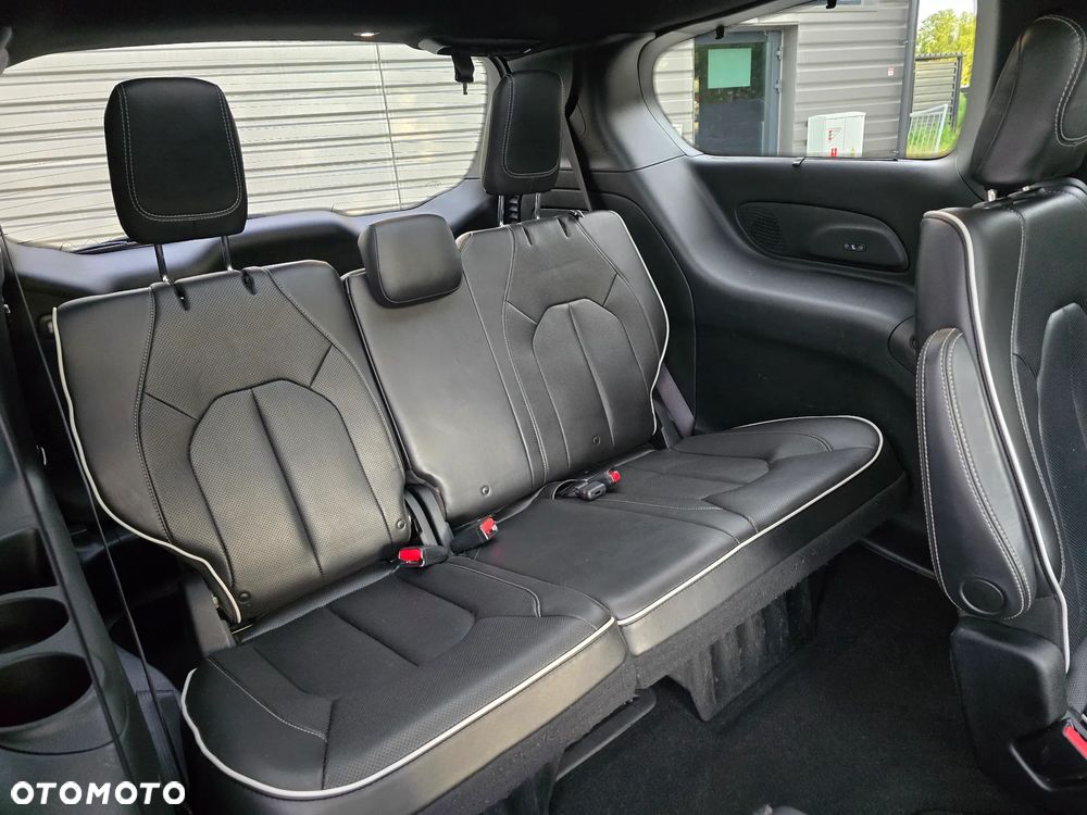 Chrysler Pacifica - 37