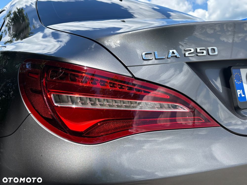Mercedes-Benz CLA 250 7G-DCT UrbanStyle Edition - 23