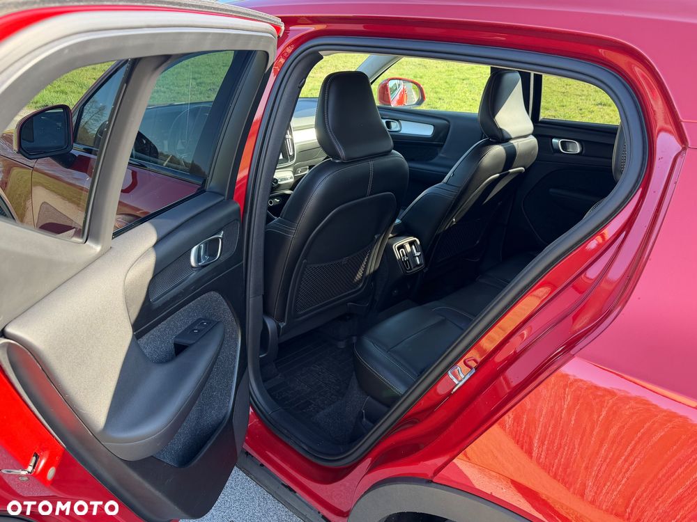 Volvo XC 40 T5 AWD Geartronic Momentum Pro - 25