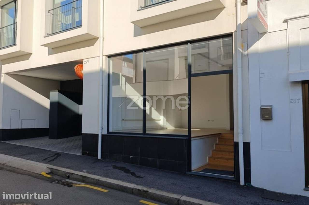 Loja com 90m² para venda, em Santa Marinha, Vila Nova de Gaia - Grande imagem: 2/16
