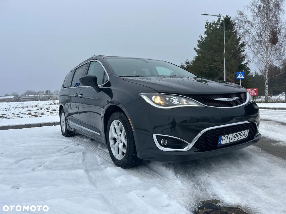 Chrysler Pacifica - 22